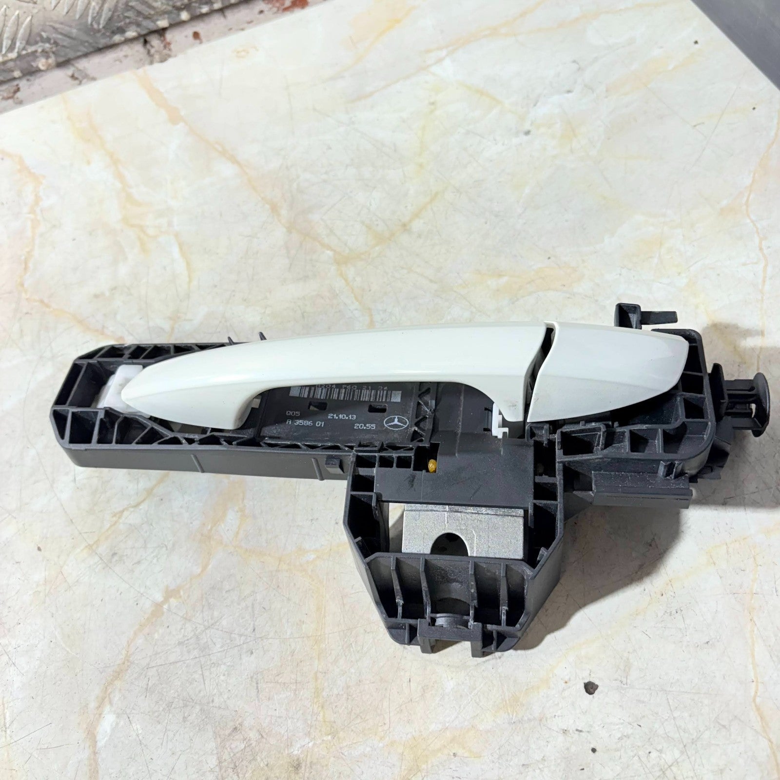 Mercedes CLS C218 Rear Left Outer Door Handle 02047602134 A2047602134 2011-2017