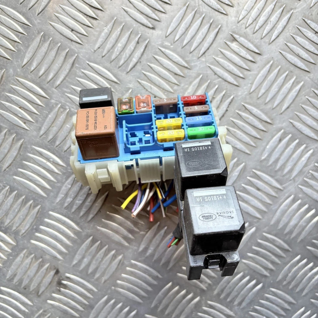 Land & Range Rover L538 Rear Trunk Junction Fuse Relay Box Module DH22-14B192-CA