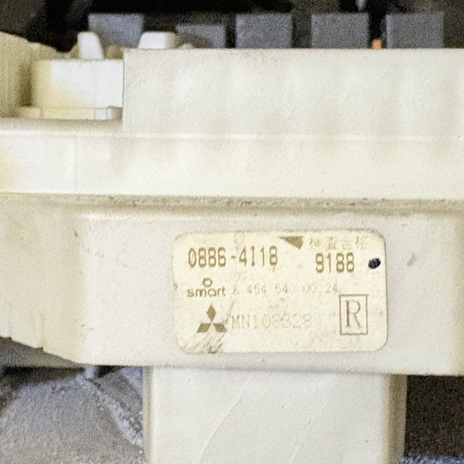 Mitsubishi Colt Smart For Four 2005 under-dash Fuse Box 1571HOA