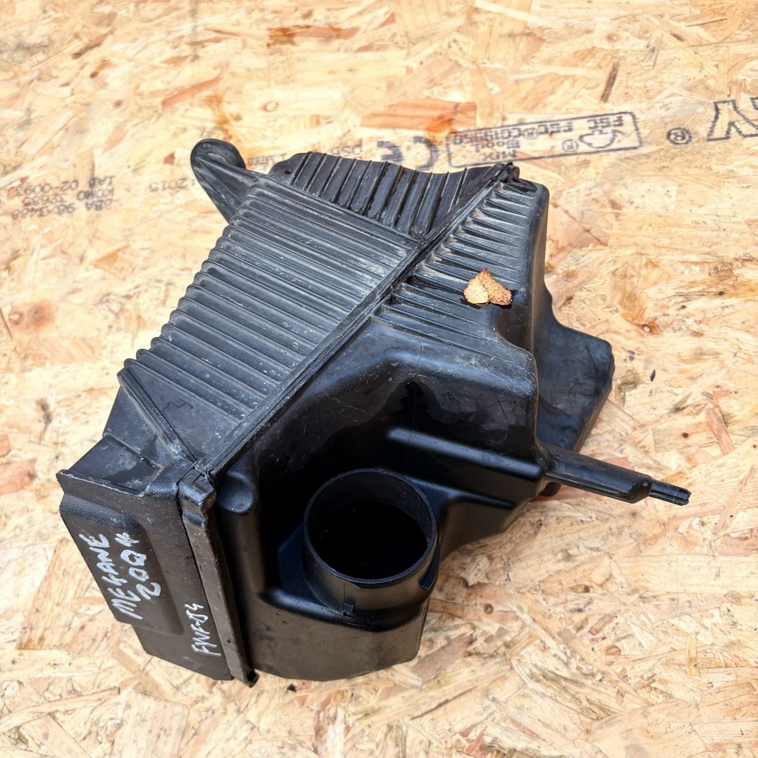 RENAULT MEGANE MK2 2004 1.6 PETROL AIR INTAKE BOX 8200401500 8200176558