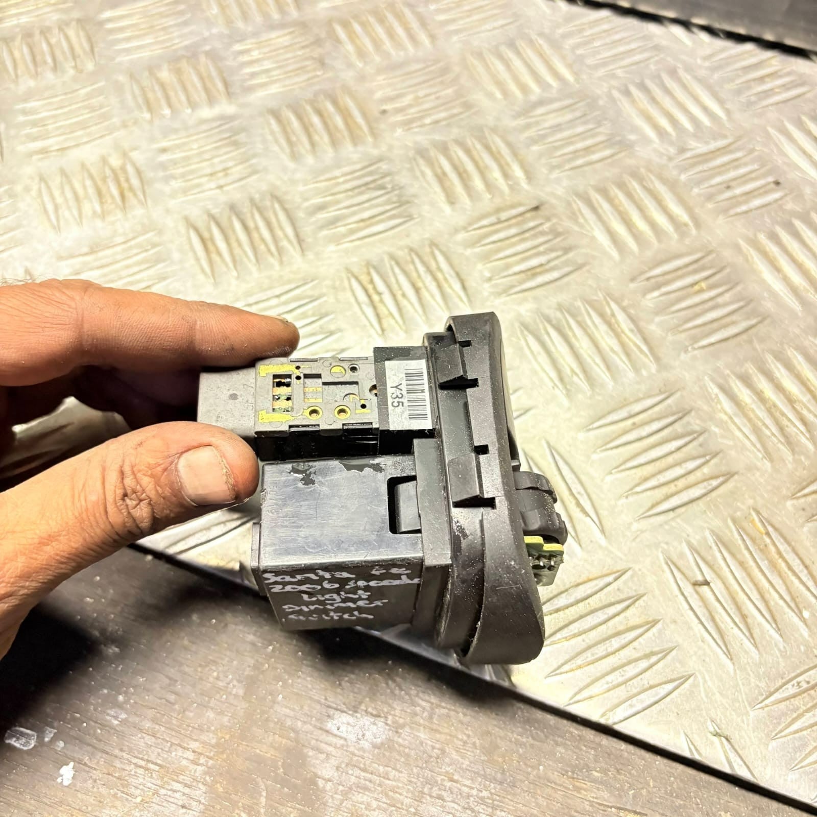 HYUNDAI SANTA FÉ IV TM Switches 9360026700 2.0 Petrol/electricity 22683327 2006
