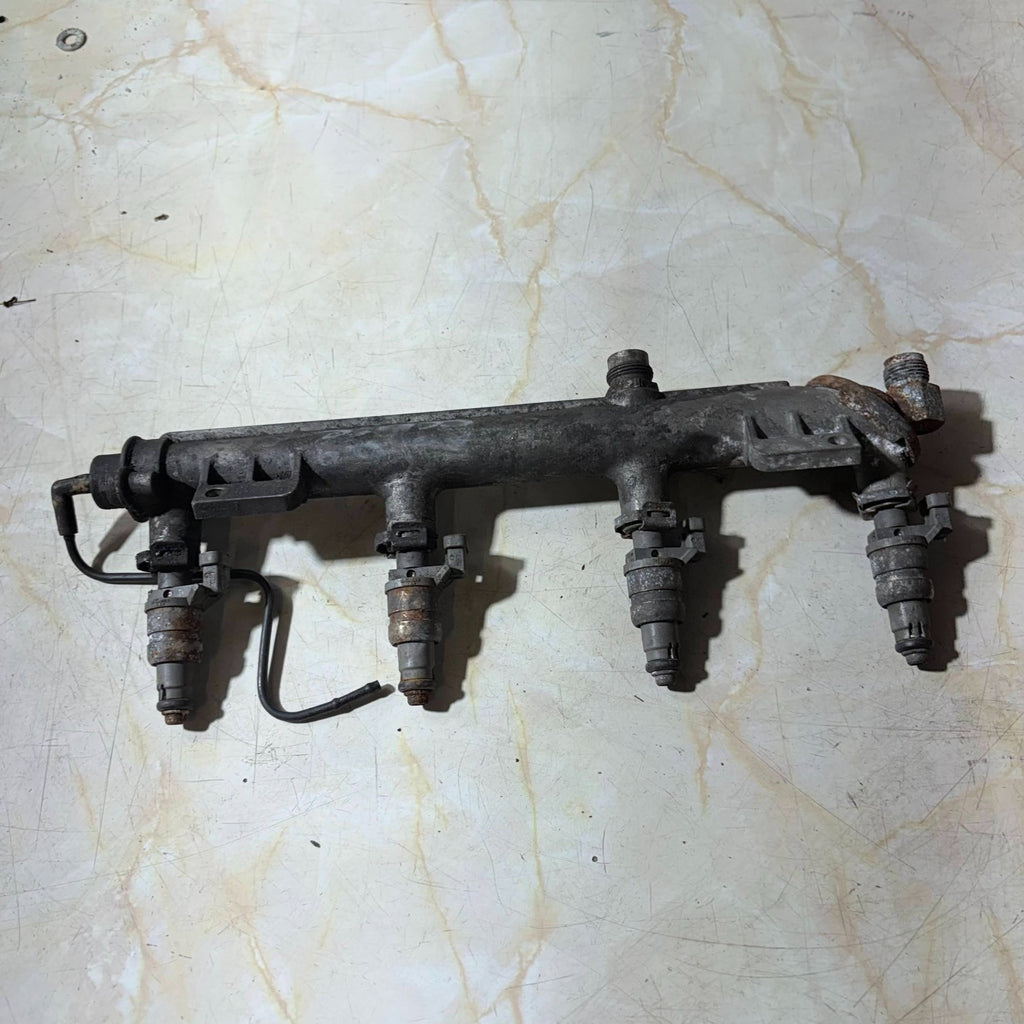 Fuel Rail & Injectors for Hyundai Coupe