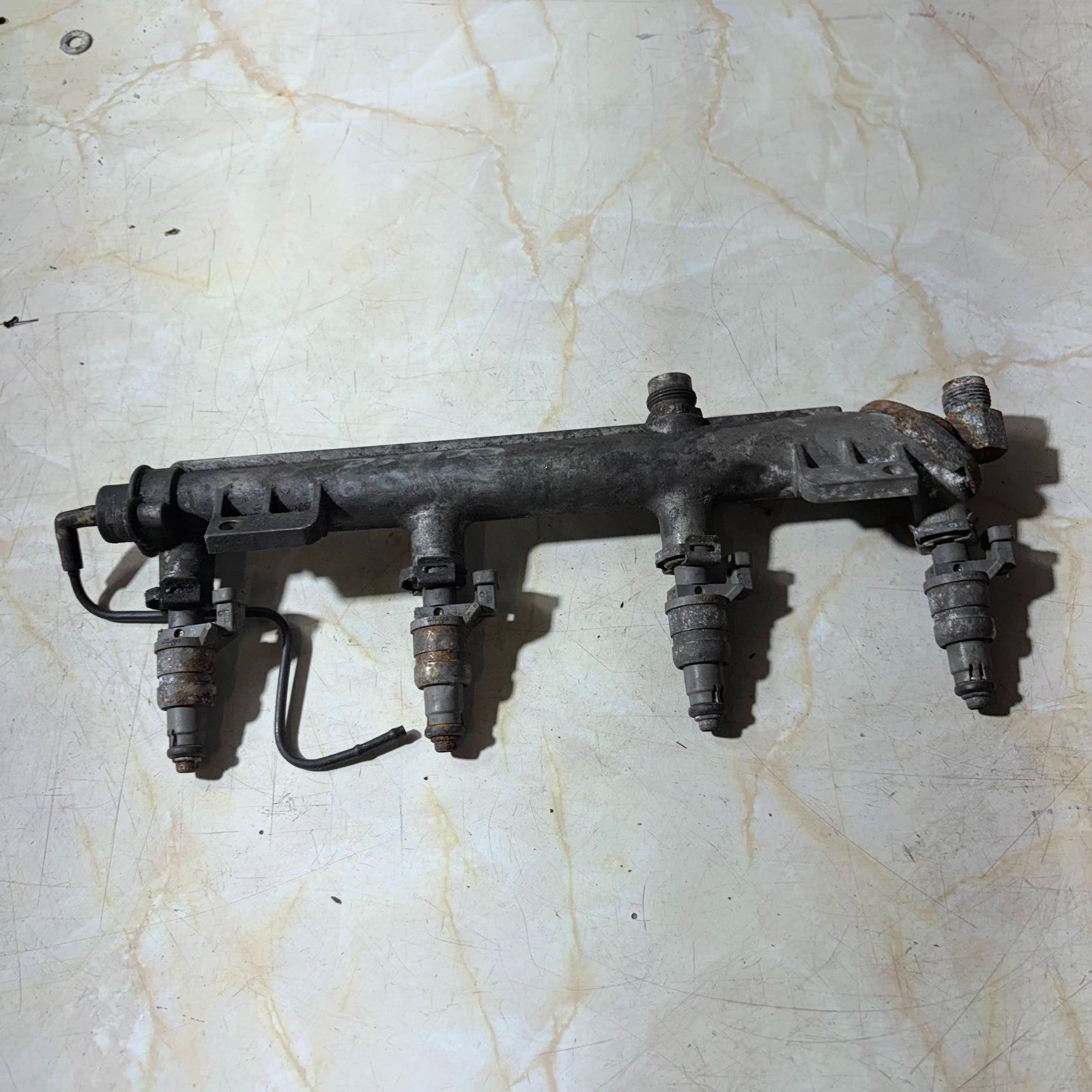 Fuel Rail & Injectors for Hyundai Coupe