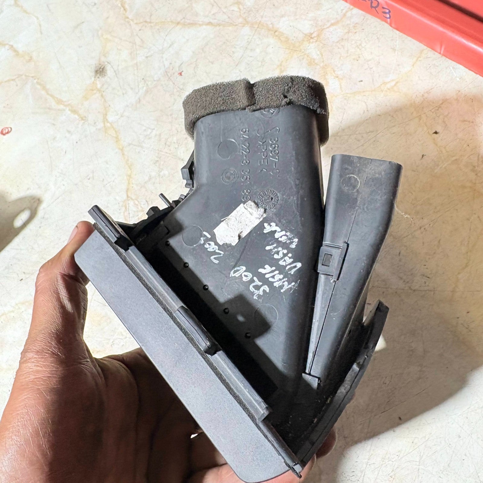 6422836189 LEFT PASSENGER SIDE VENT BMW 3 SERIES 320D