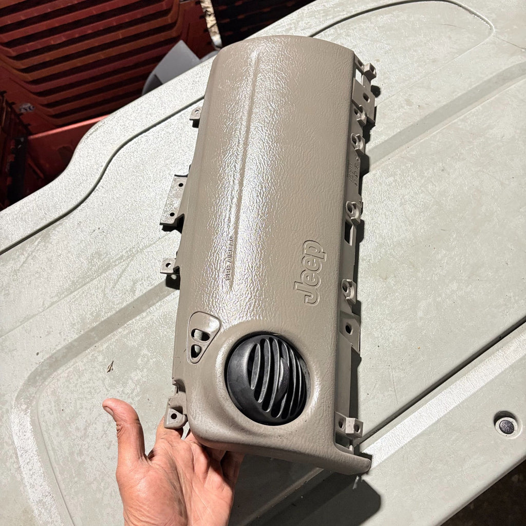 JEEP CHEROKEE 2002 PASSENGER SIDE VENT & TRIM COVER