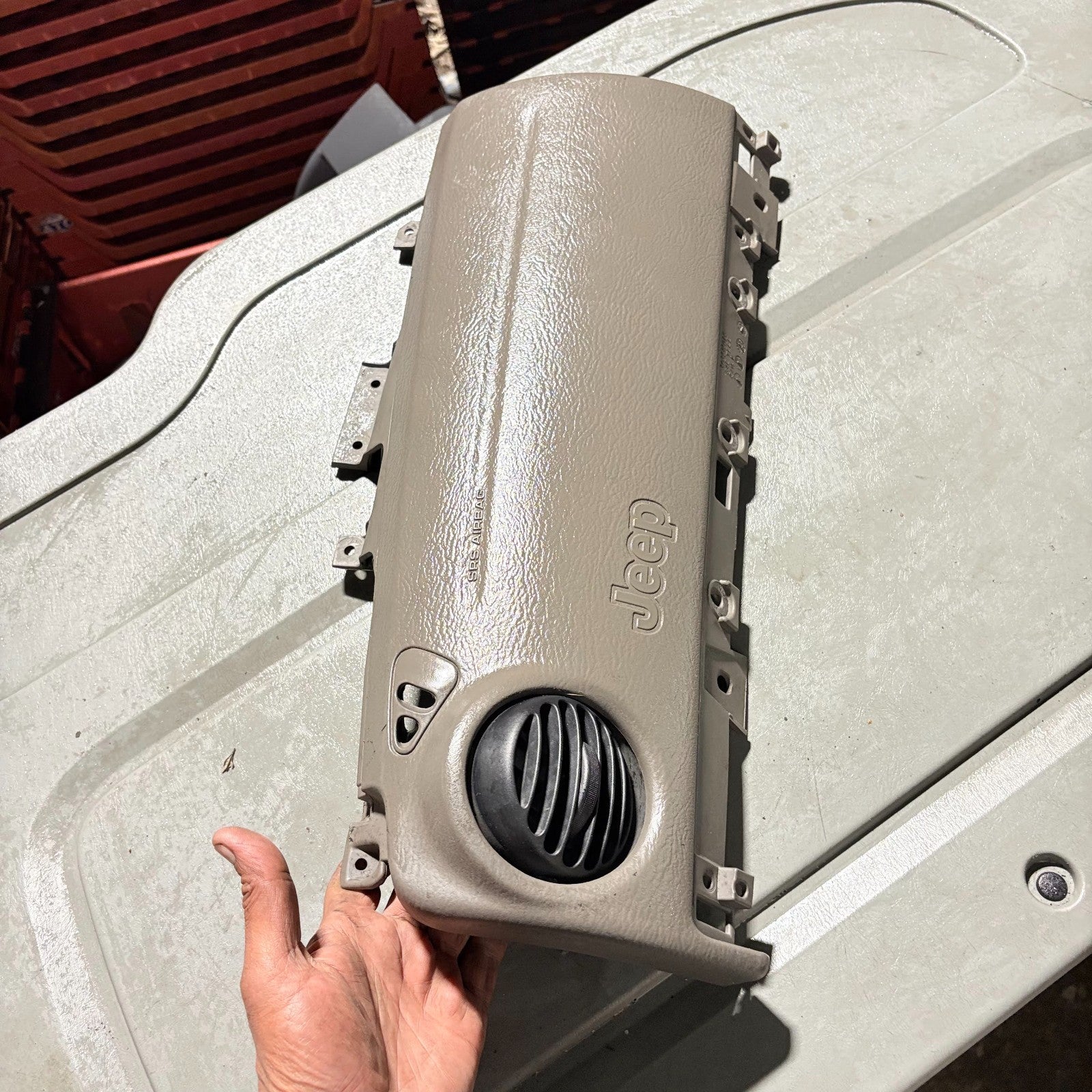 JEEP CHEROKEE 2002 PASSENGER SIDE VENT & TRIM COVER