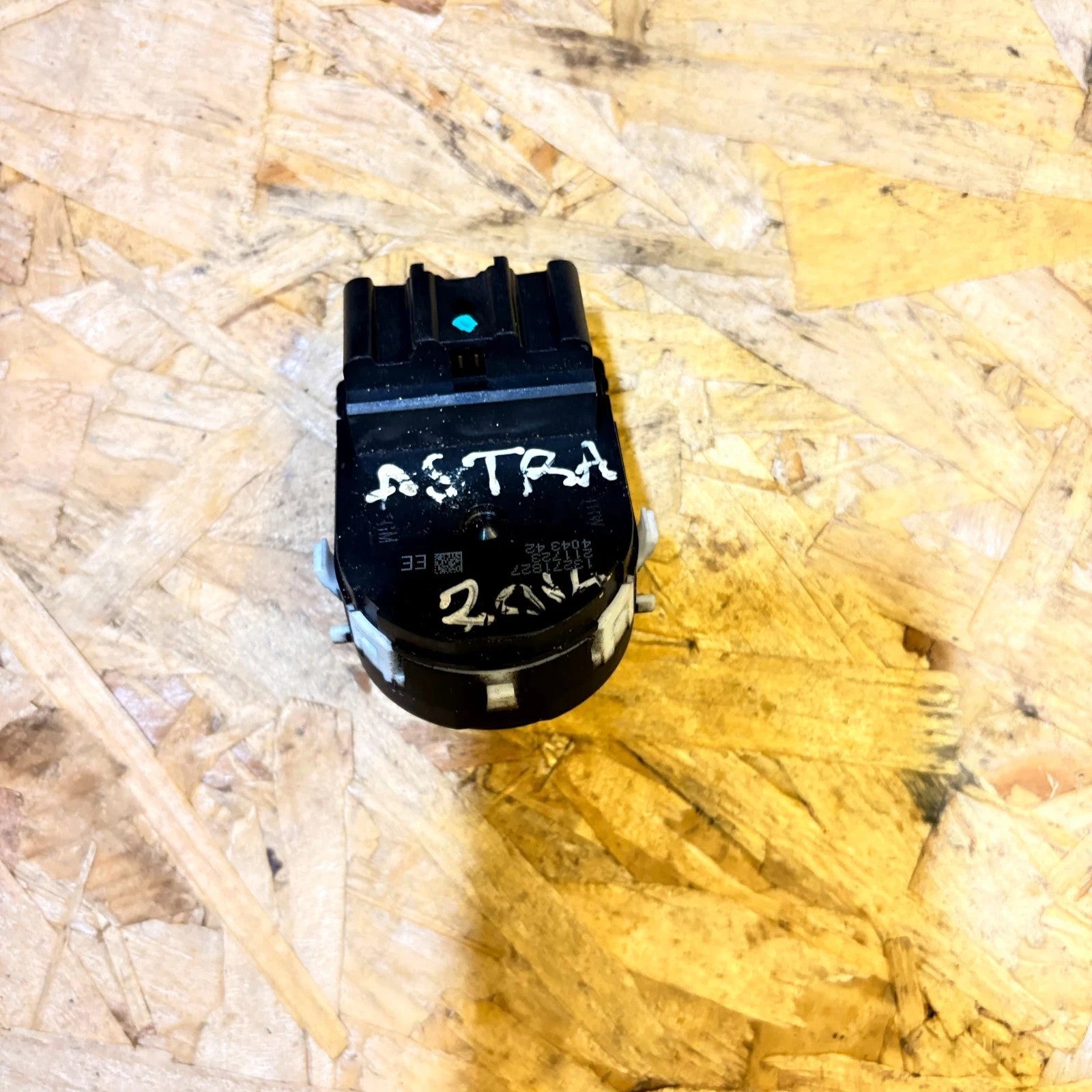 VAUXHALL ASTRA 2014 WING MIRROR REGULATOR CONTROL SWITCH 13271827