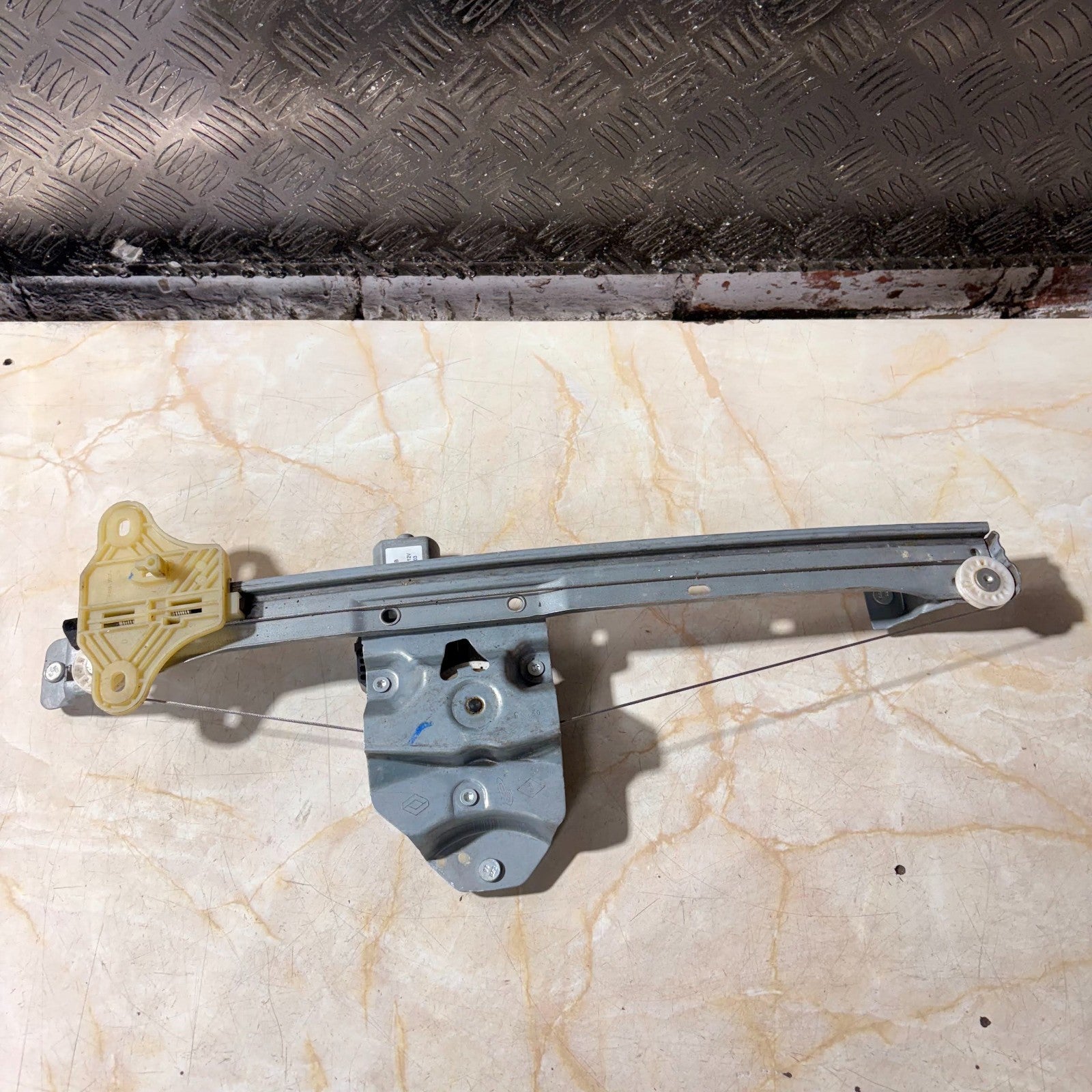 RENAULT CLIO 2012-2019 FRONT LEFT WINDOW REGULATOR MOTOR 128001472-B 9030318-C
