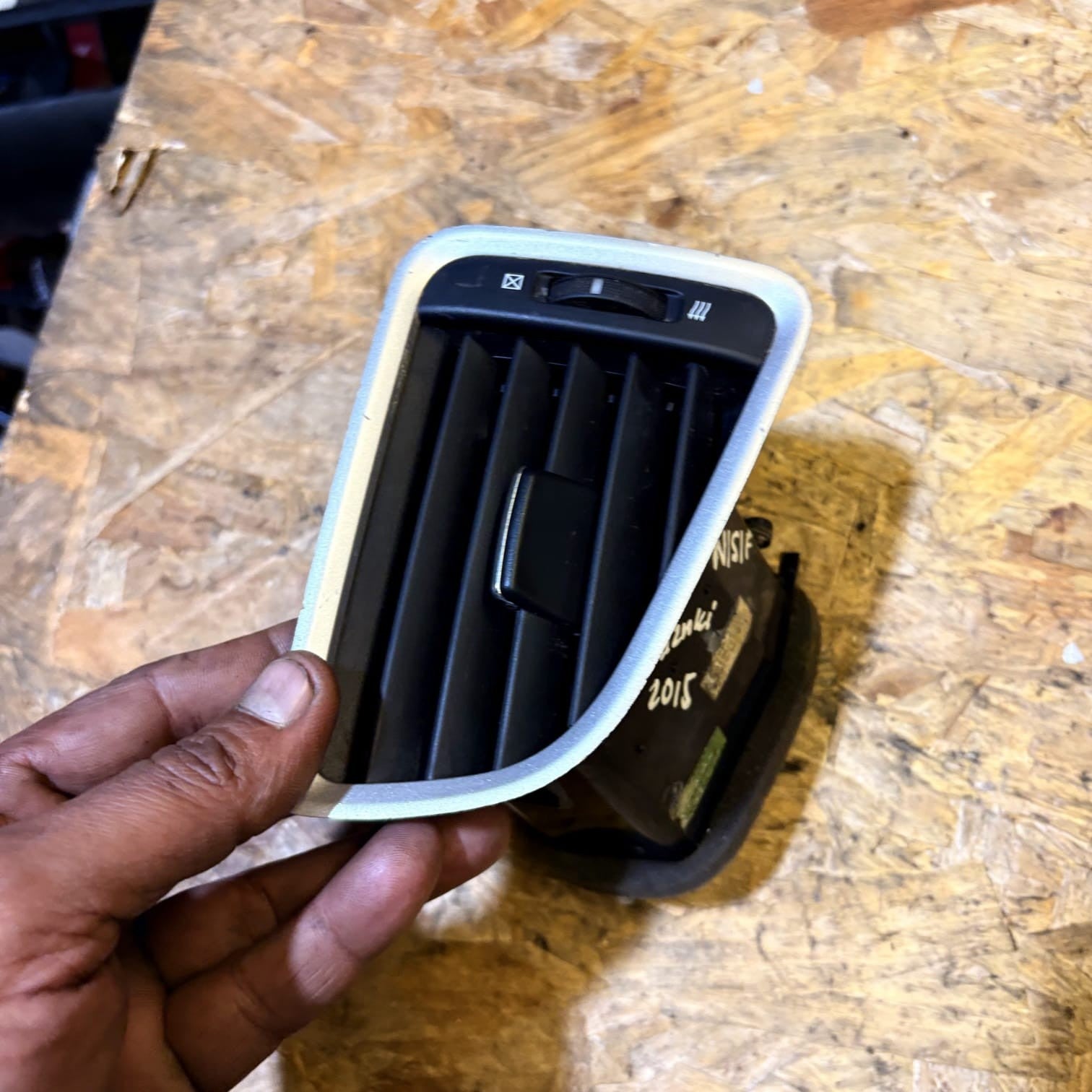 Suzuki SX4 2006-2015 LEFT PASSENGER SIDE DASHBOARD AIR VENT 73630-61M0