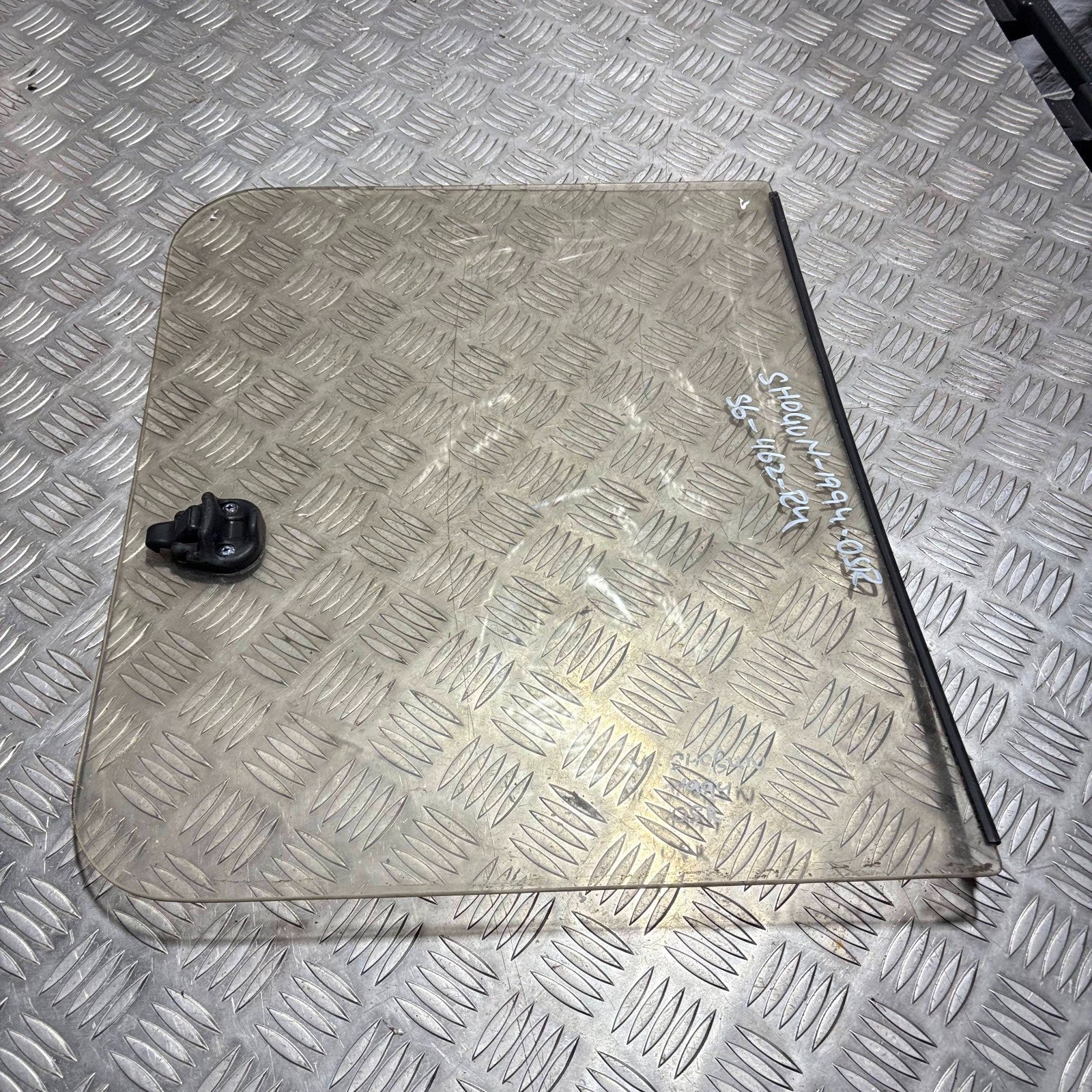 Mitsubishi Shogun 91-99 Driver Rear Right Side Door Glass Window