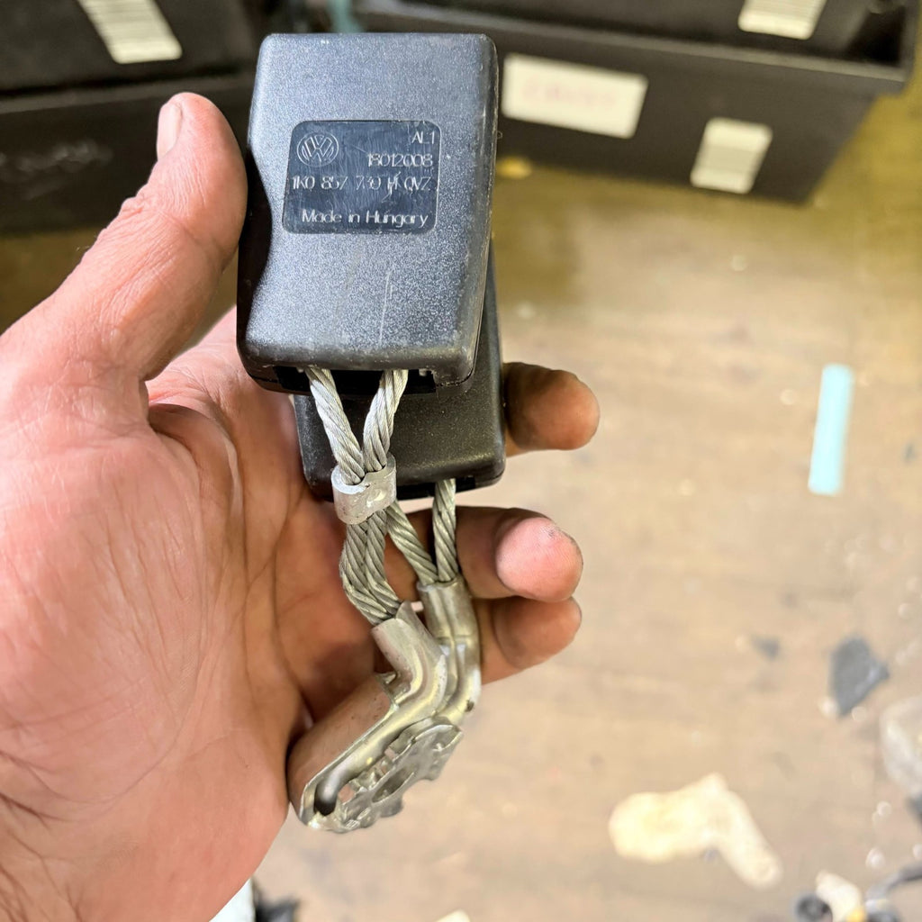 SEAT LEON MIDDLE REAR L DOUBLE SEAT BELT BUCKLE 1K0857739H