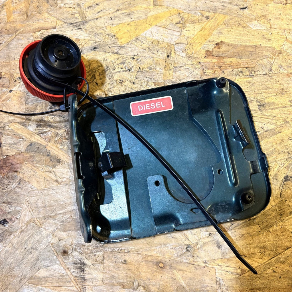 Nissan Almera Tino V10 2.2 dCi 2000-2006 Fuel Filler Flap Diesel Cap UK829781-54
