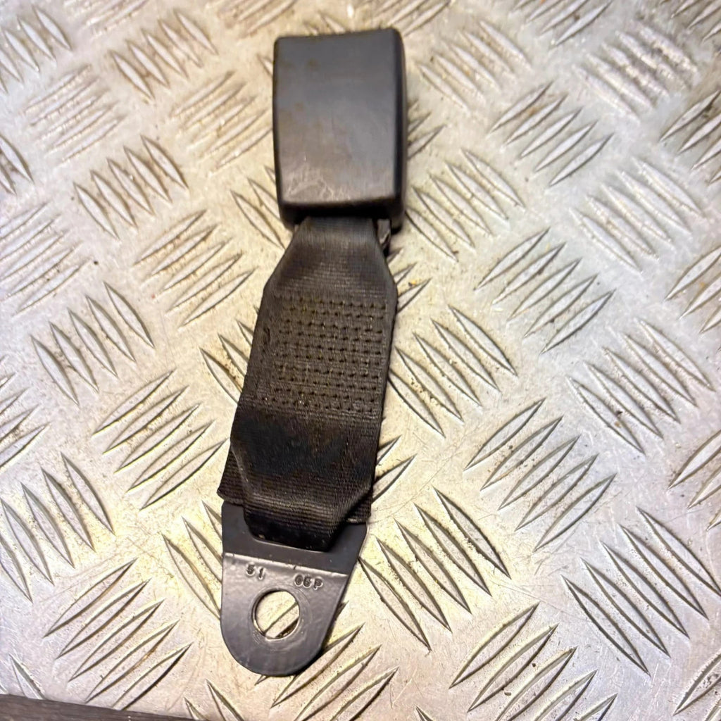 NISSAN MICRA C+C 06 O/S RIGHT SEAT BELT BUCKLE ANCHOR 33056086 88842BC101 2006