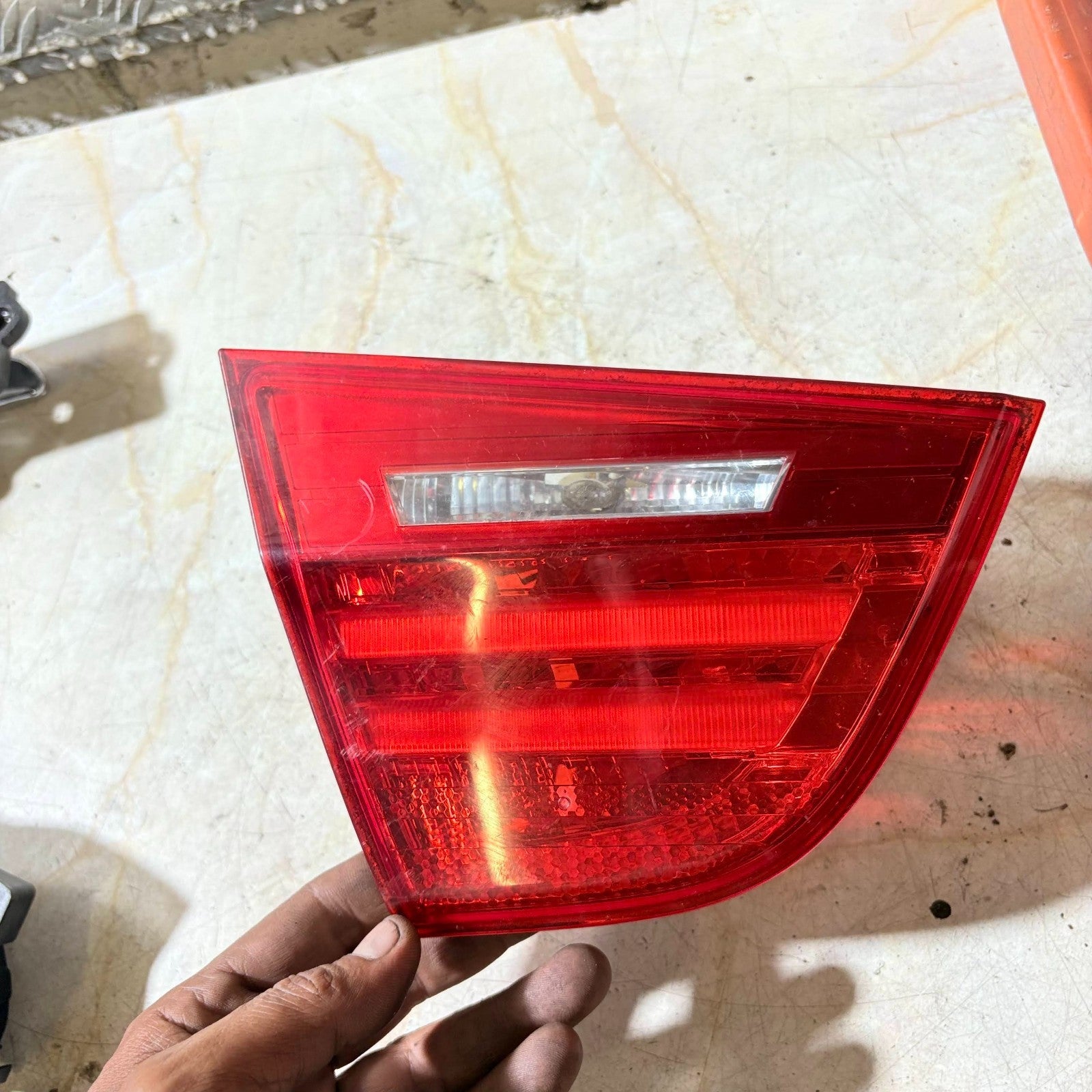 BMW 318 2010 LCI SALOON RIGHT DRIVER SIDE REAR INNER LIGHT 7.154.155