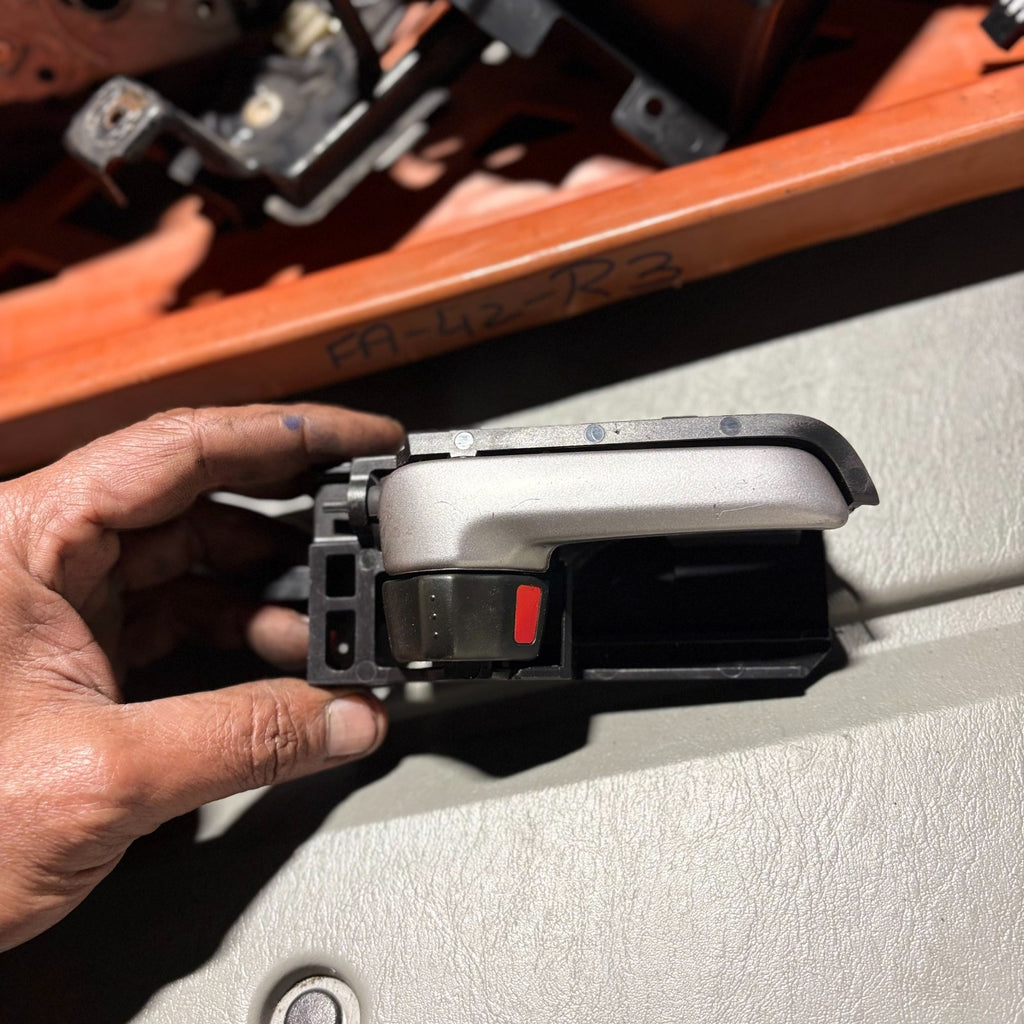 Suzuki Splash Right Driver Offside Front Inner Door Handle Mk1 2008-2014