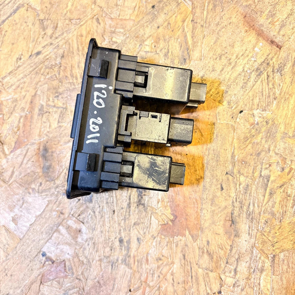 HYUNDAI I20 HEADLIGHT LEVEL ADJUSTER SWITCH 2011