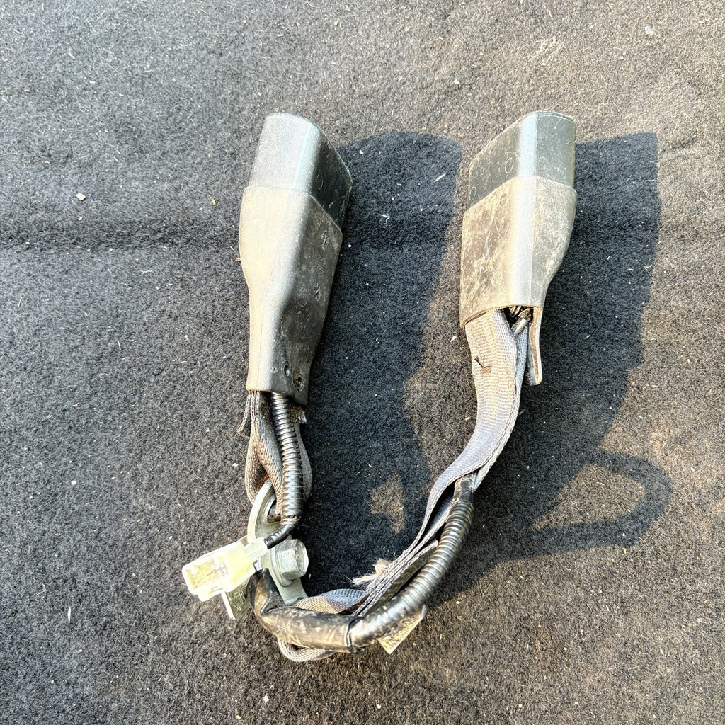 TOYOTA YARIS 2012-2015 REAR CENTRE SEAT BELT BUCKLES CLIP 07688