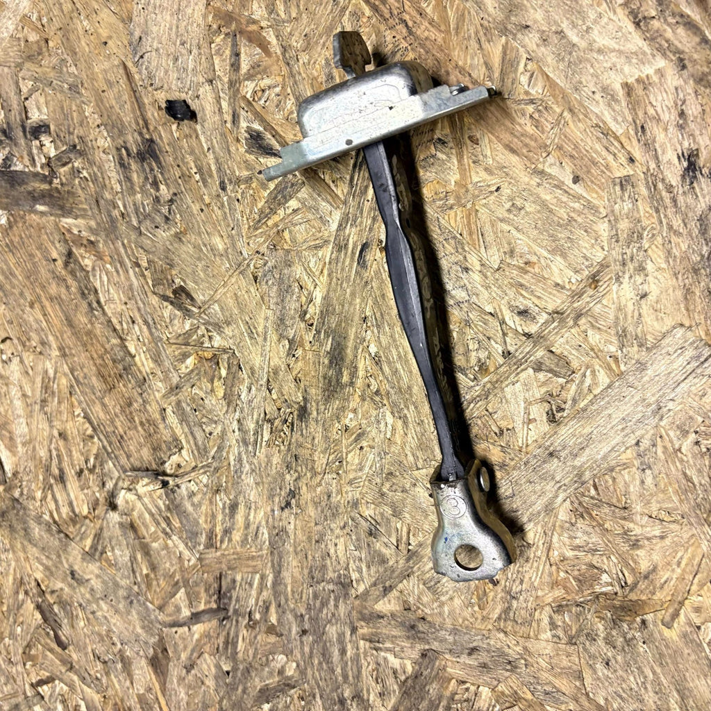 TOYOTA YARIS 2011-2020 PASSENGER REAR LEFT DOOR CHECK STRAP STOPER