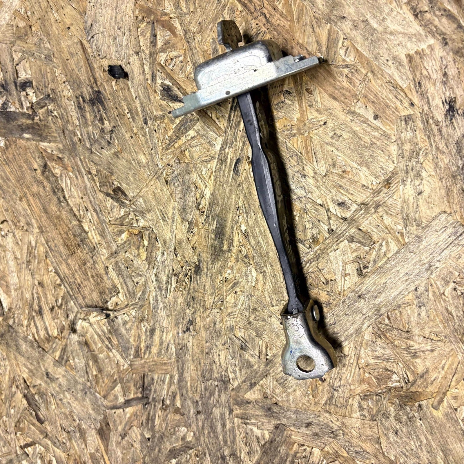 TOYOTA YARIS 2011-2020 PASSENGER REAR LEFT DOOR CHECK STRAP STOPER