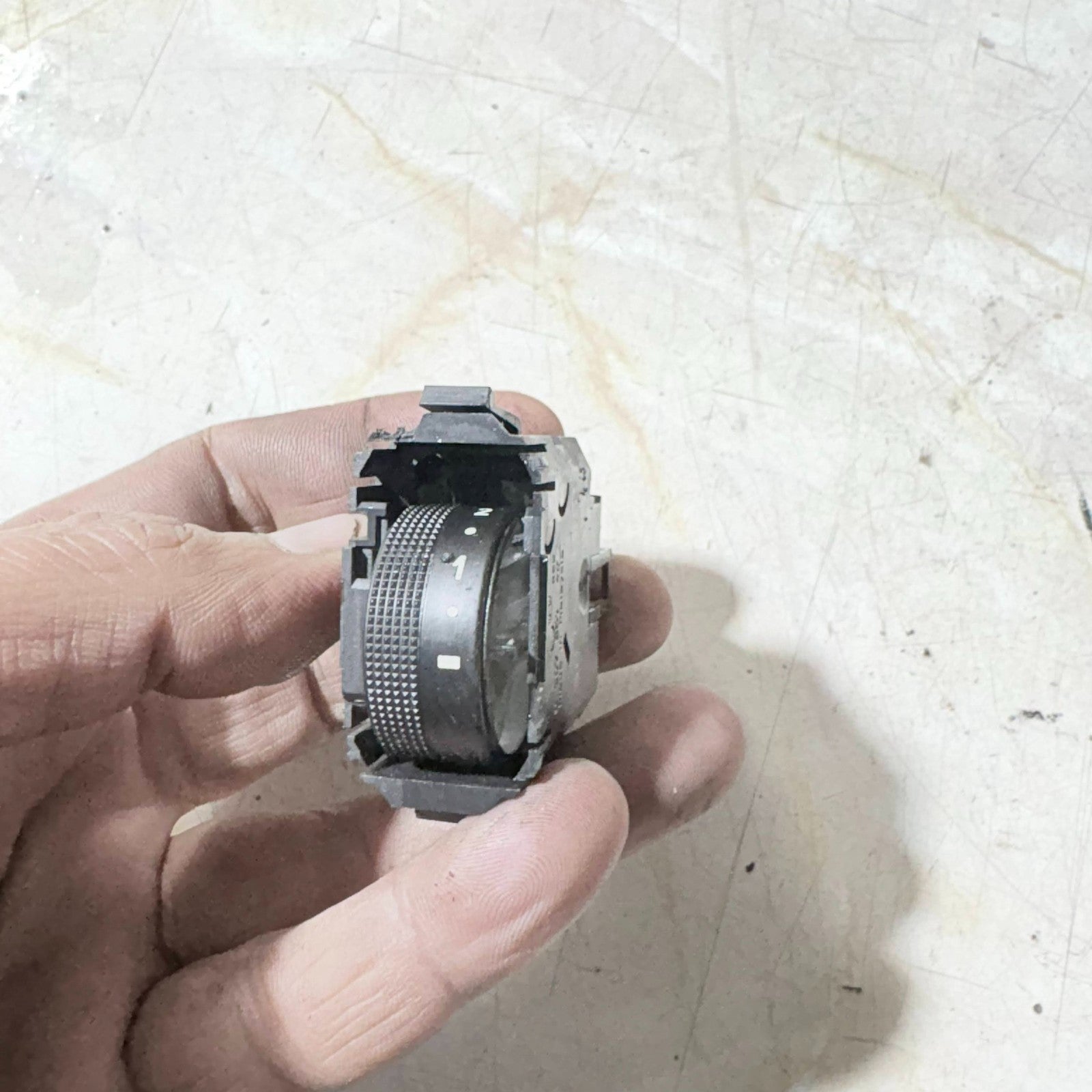 FORD LUXURY MK1 2001-2008 HEADLIGHT LEVEL SWITCH 0307851