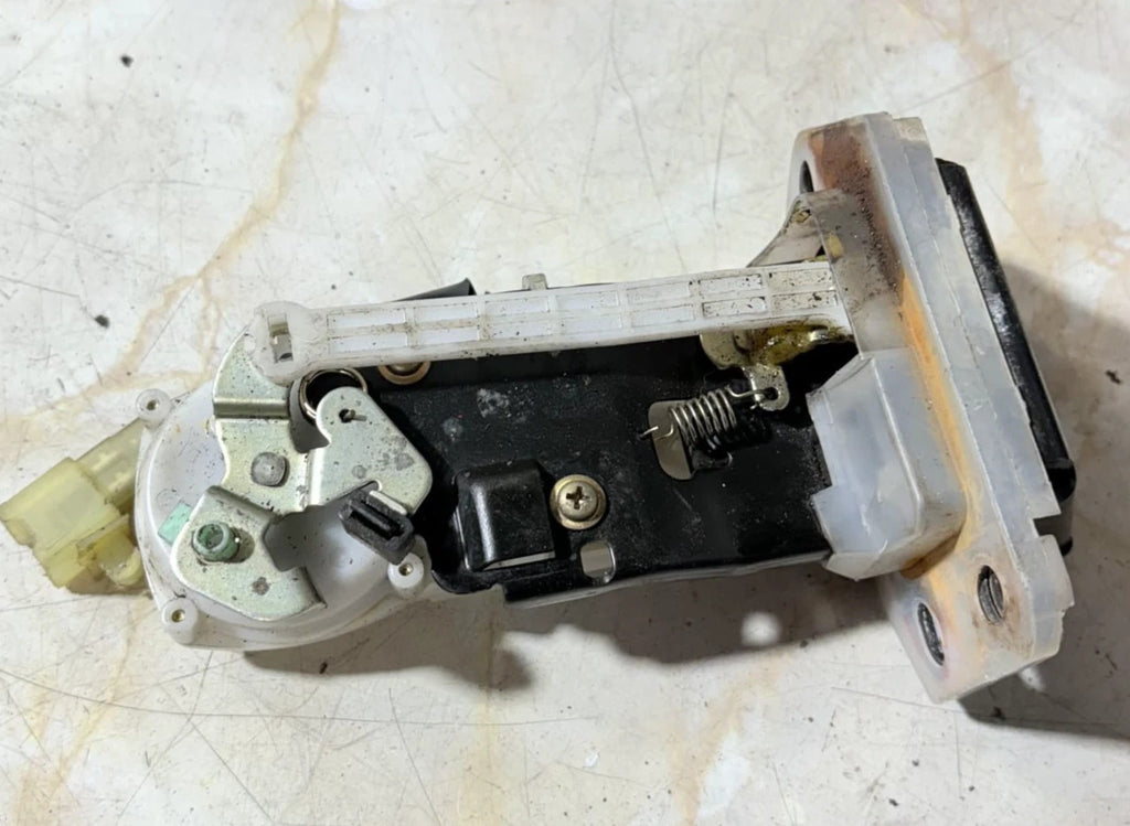 Suzuki Ignis Tailgate door central locking catch (2004) 194966635473
