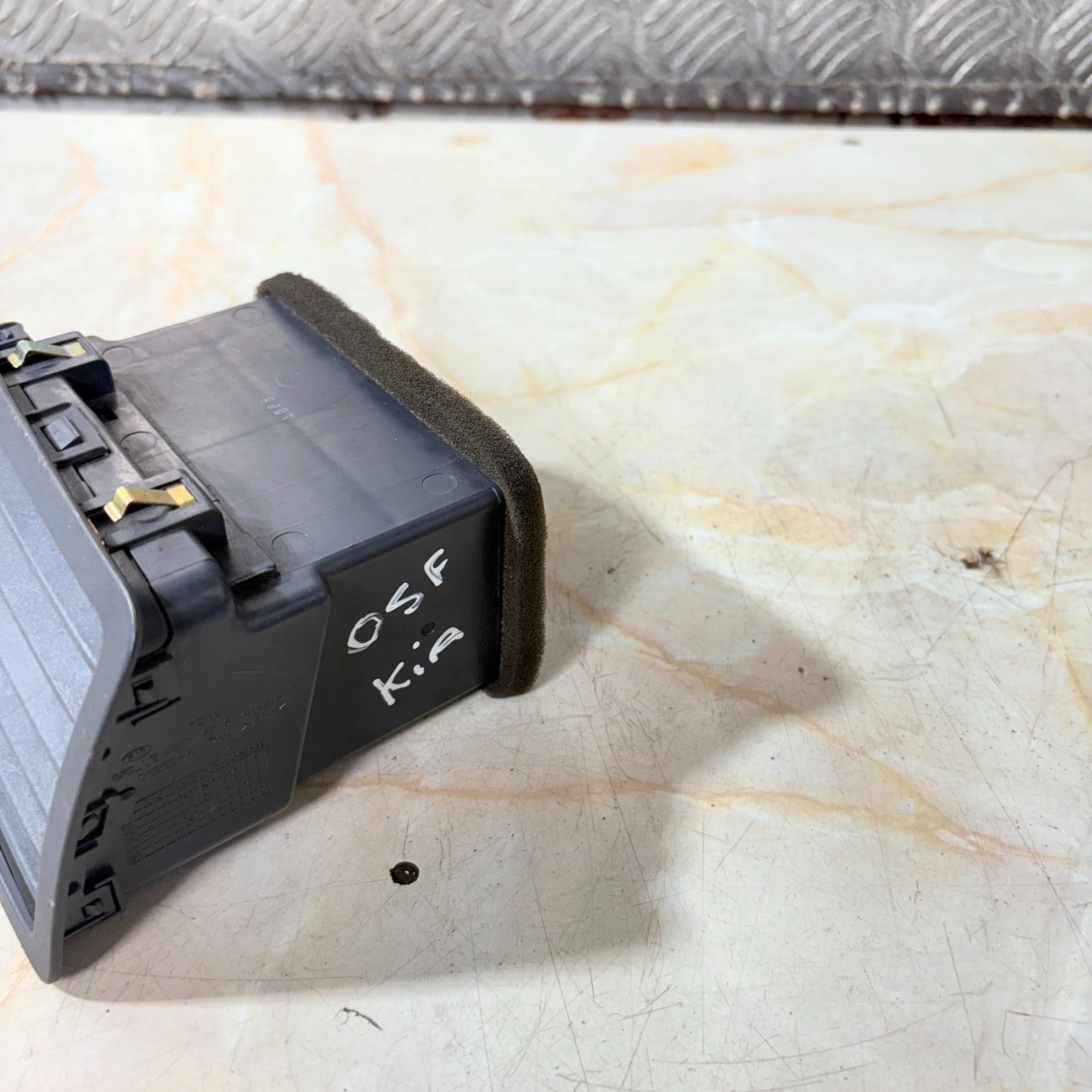 Kia Carens 2002-2006 Dashboard Air Vent Driver Right OSF Heater A/C Outlet