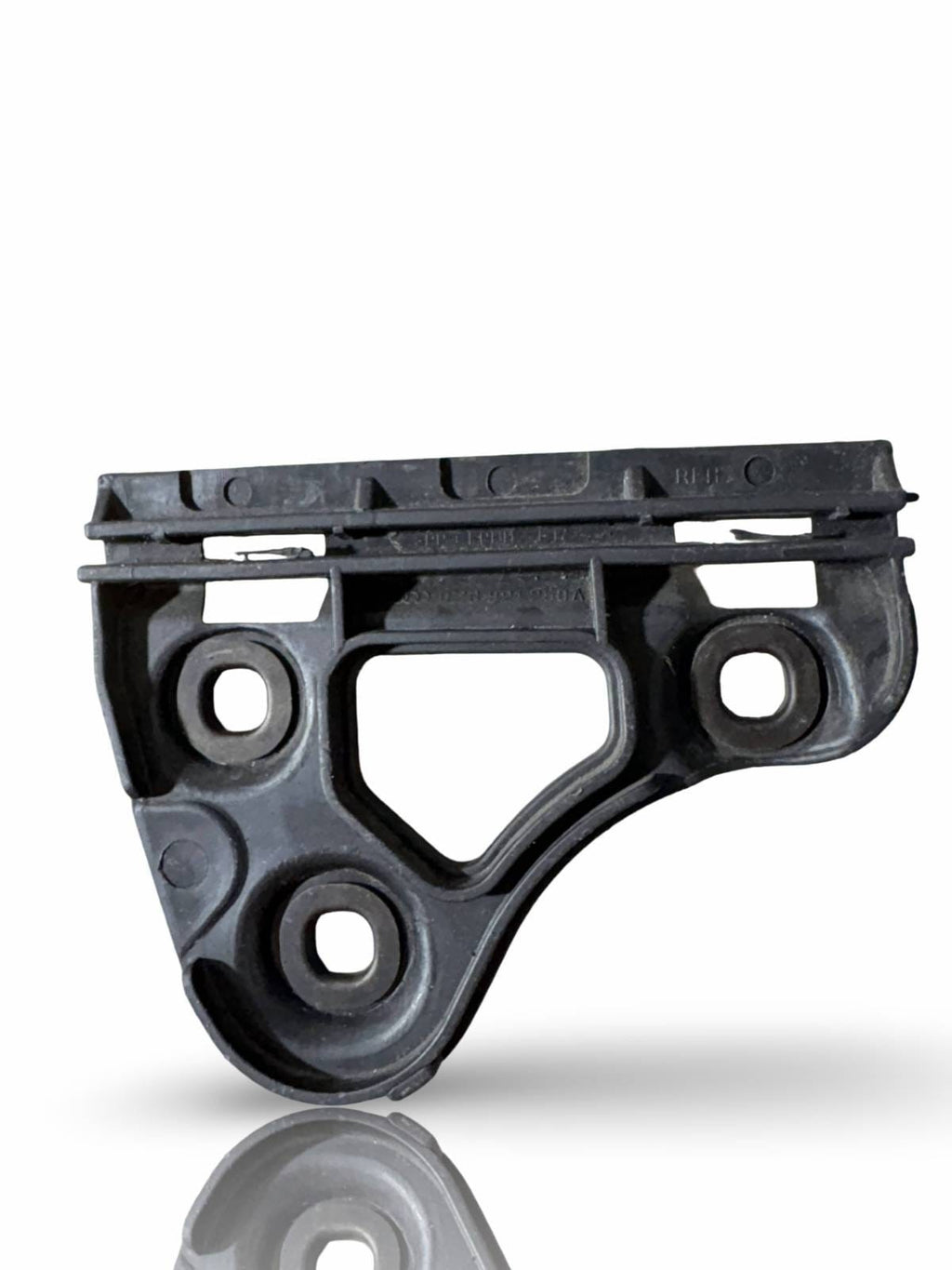 2003 AUDI A2. 1.4 PETROL. 8Z0821250A BUMPER SUPPORT BRACKET