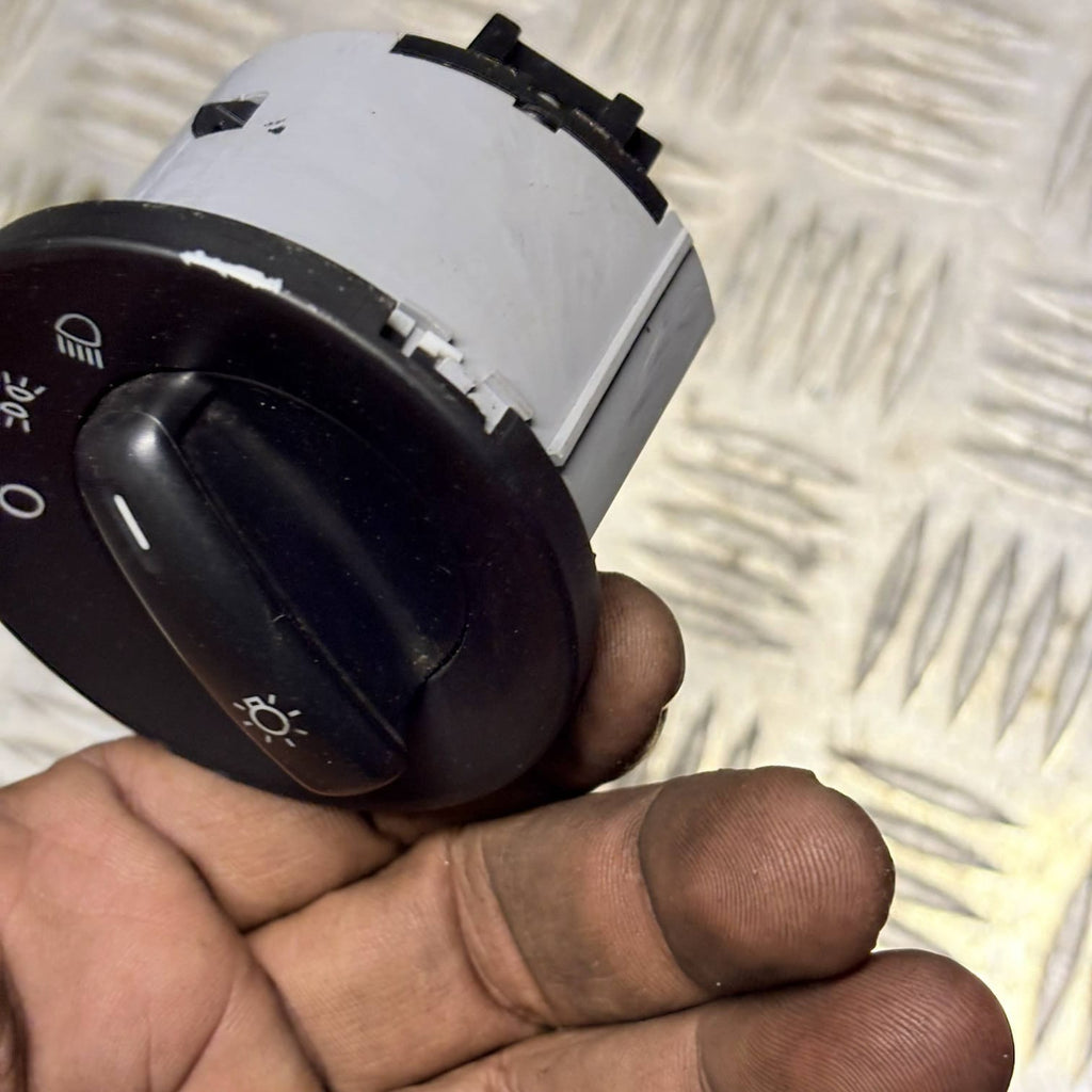 VW POLO 6R HEADLIGHT SWITCH 6R0941531D 2012