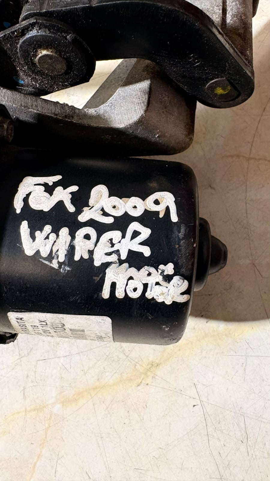 VW FOX FRONT WIPER MOTOR 2009
