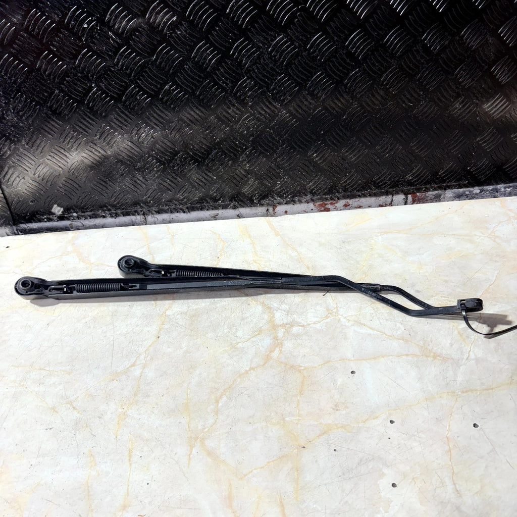 Peugeot 1007 2005-2009 Front Windscreen Wiper Arm Pair Left & Right 9646460280