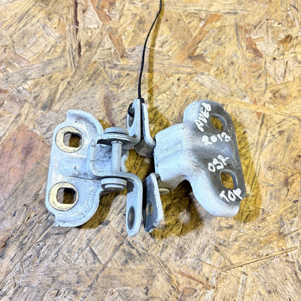 2013 Chevrolet Aveo Right Rear Top/Bottom Door Hinge