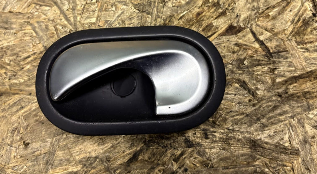 Renault Megane 2005 NSR Interior Handle 8200028487 box D52