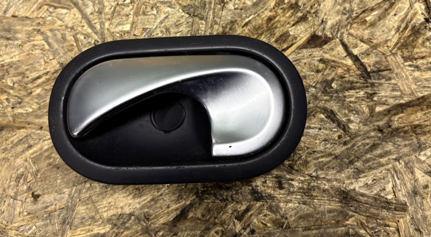 Renault Megane 2005 NSR Interior Handle 8200028487 box D52
