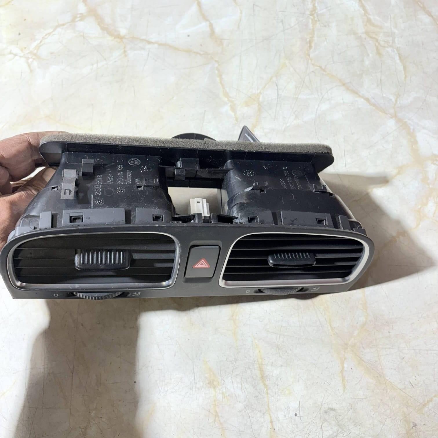 5K0819728 VW Golf Mk6 GTI R 09-13 Front Centre Dashboard Air Vent Outlet Panel
