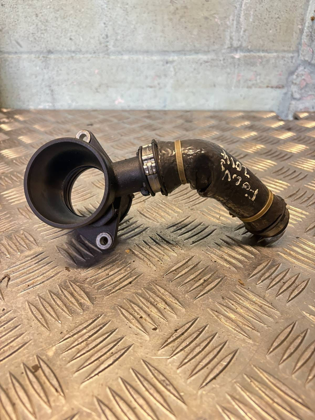 Volvo V40 Cross Country D2 1.6D Turbo Intake Hose 1051412S03 28783290 2012-2016