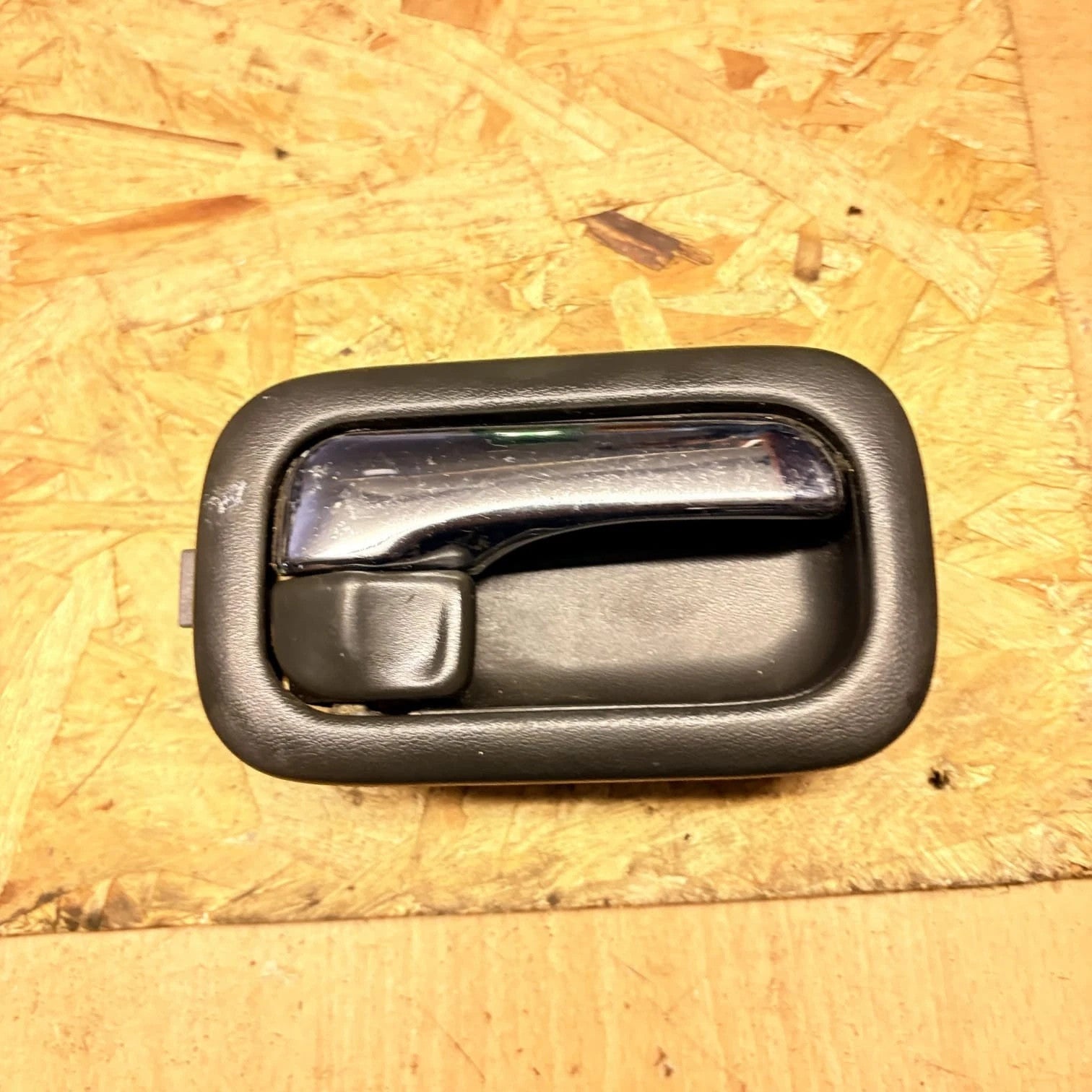 Nissan X-Trail T30 2002 Driver Front door interior handle DEV315339