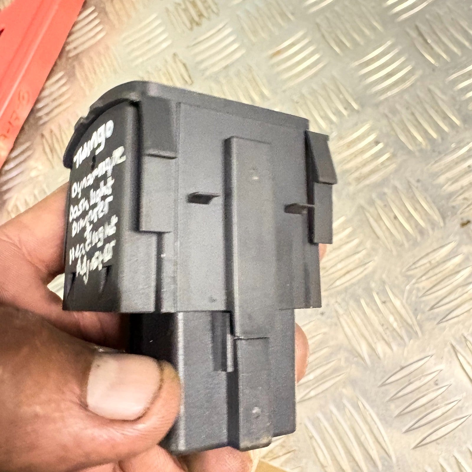 2008 RENAULT TWINGO HEADLIGHT ADJUSTER SWITCH 8200095495C