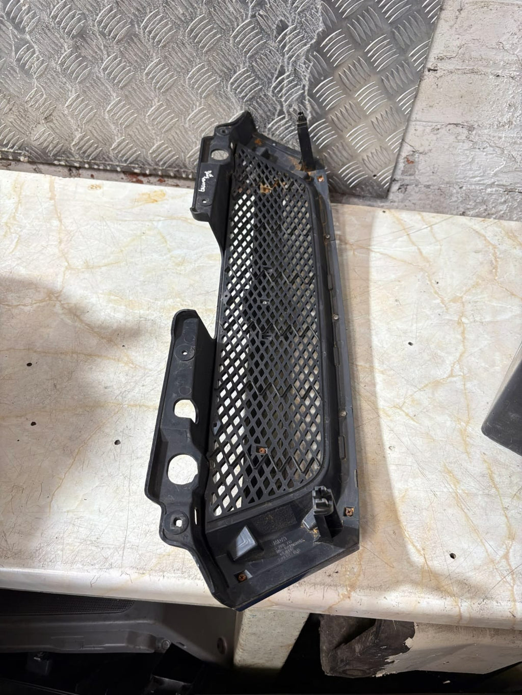 CHEVROLET CAPTIVA 2014 RADIATOR LOWER GRILL GRILLE CCOVER TRIM GMDAT 96 399 717