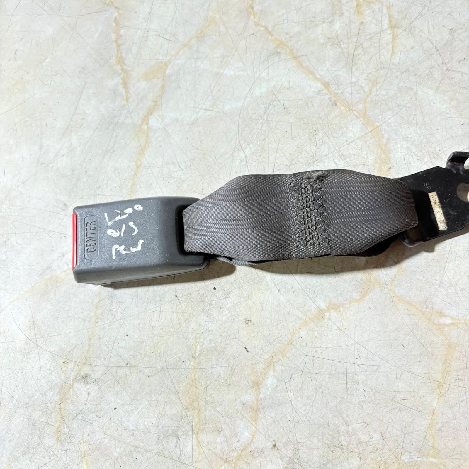 Kia Sorento XM Mk2 2010-2012 Rear Centre Seat Belt Buckle Receiver Stalk 5DR