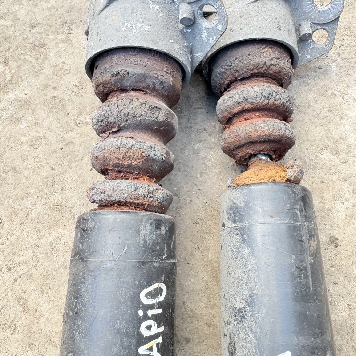 Skoda Rapid 1.6 TDI 2012-2019 Rear Shock Absorbers Pair OSR NSR 6R0513425