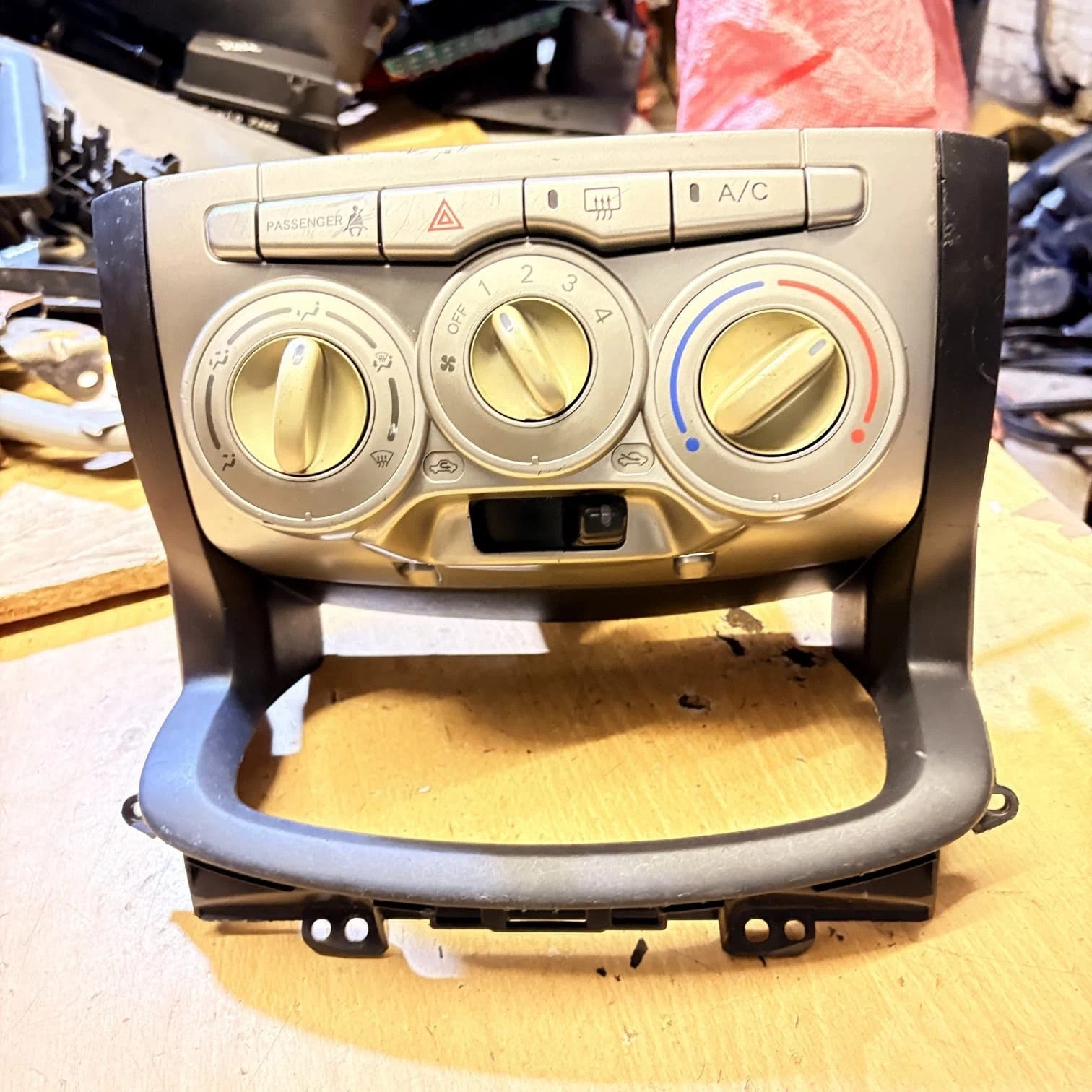 DAIHATSU SIRION MK2 2010 HEATER/AC CONTROLLER 30497 Climate