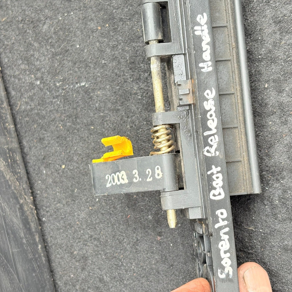 Kia Sorento Tailgate HandleGENUINE