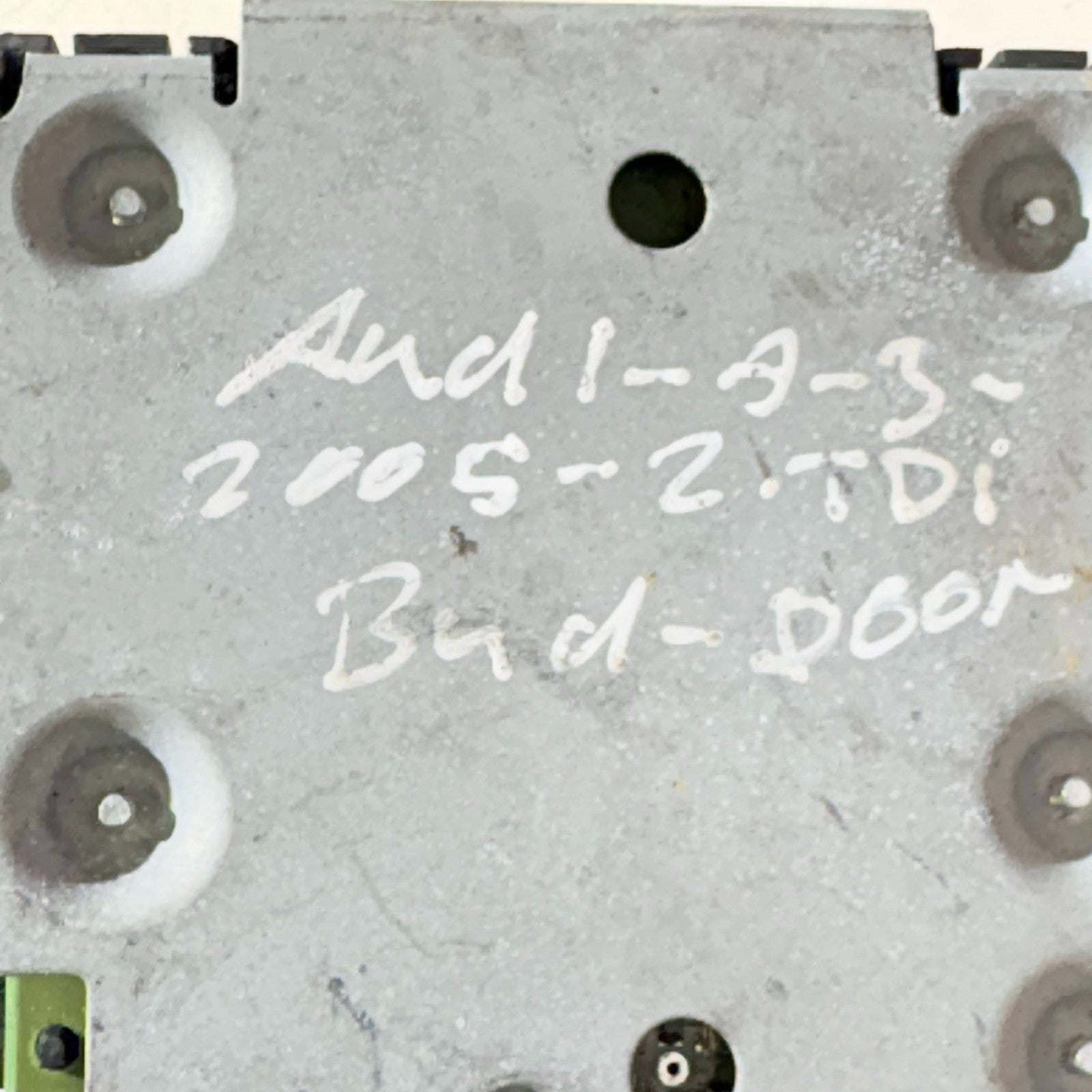 Audi A3 8P 3DR 2004-2007 Radio Aerial Antenna Amplifier Signal Booster 8P3035225