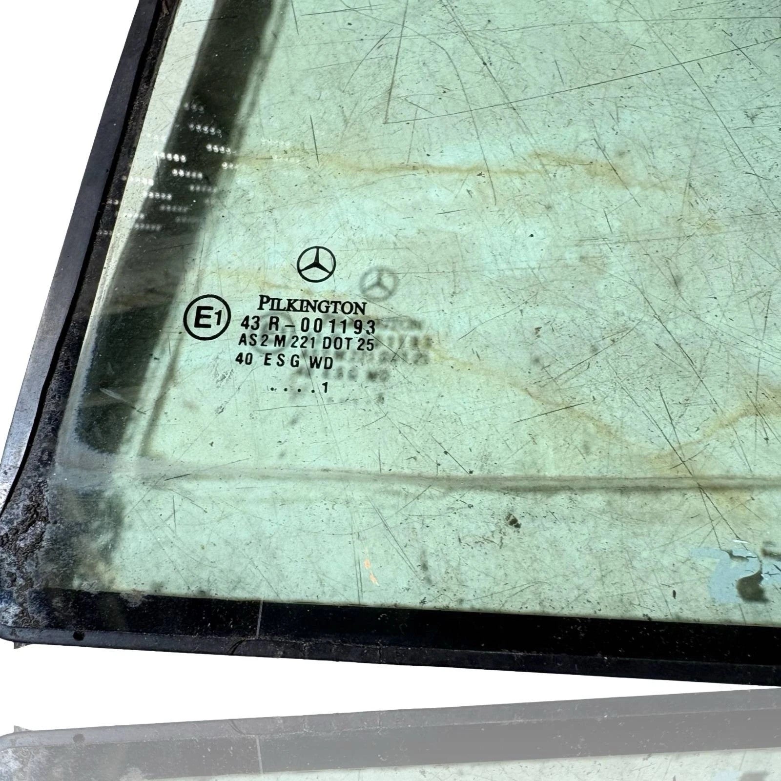 MERCEDES C-CLASS W202 QUARTER WINDOW GLASS SALOON PASSENGER 1993~2000FAST POST