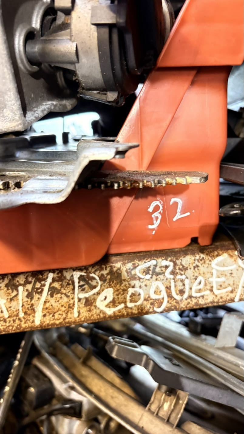 VW FOX FRONT WIPER MOTOR 2009