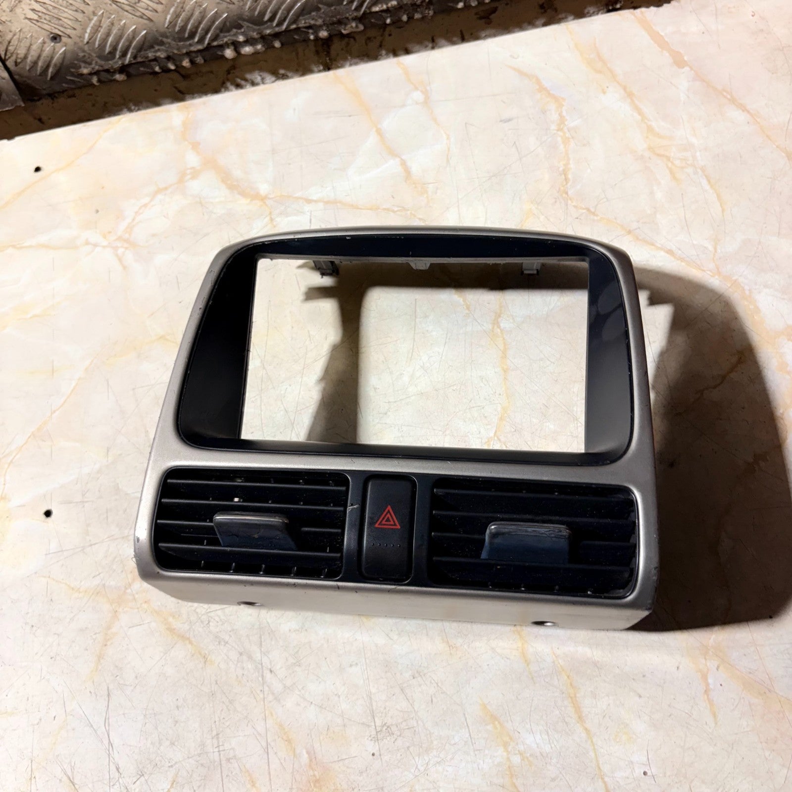 Honda CR-V MK2 2002-2006 Dashboard Central Air Vent Radio Bezel Trim 77250S9A013