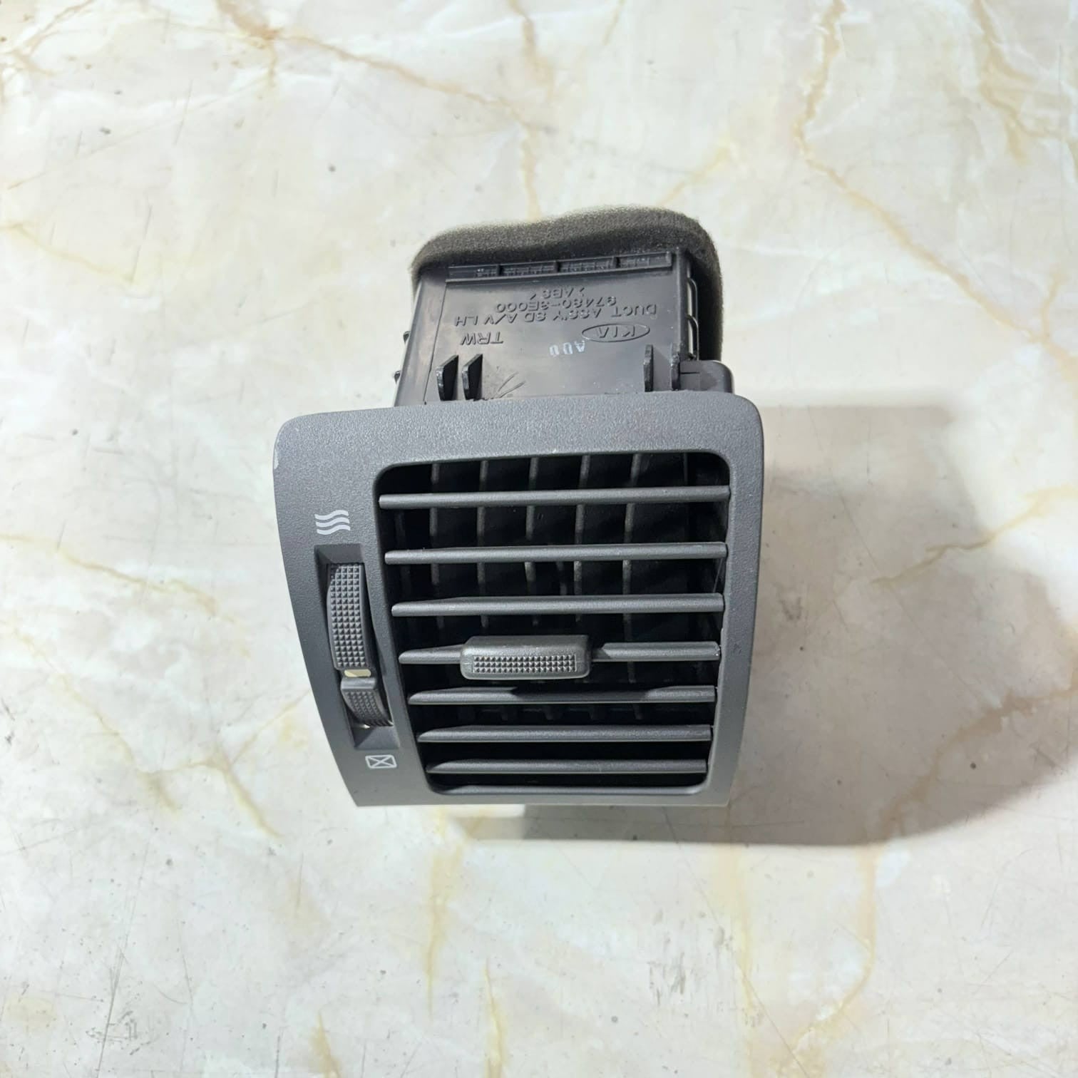 KIA SORENTO MK1 HEATER DASHBOARD AIR VENT PASSENGER SIDE 97480-3E000 2005 ??