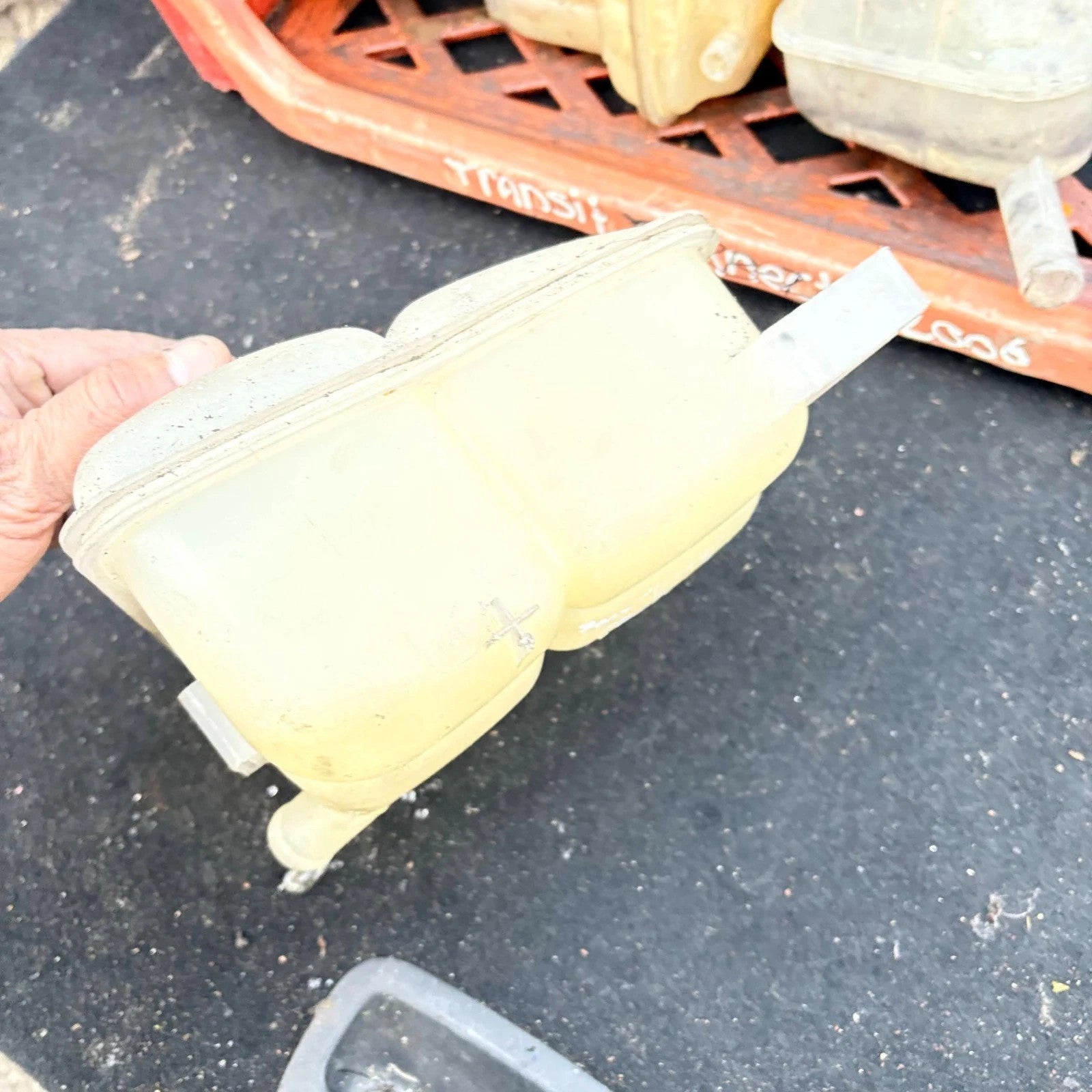 FORD C-MAX COOLANT EXPANSION HEADER TANK RESERVOIR 2003 - 2010