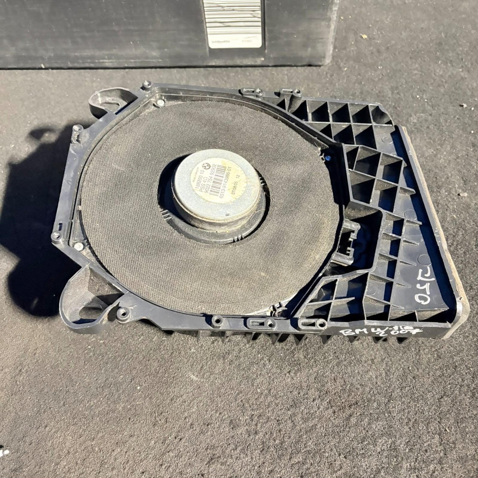 BMW 3 E90/E91 E9x Right Underseat Subwoofer Speaker 4Ω 65139143986 up to 03/2009