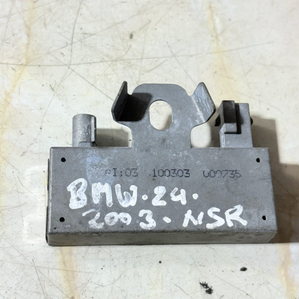 BMW Z4 E85 E86 2003 Aerial antenna amplifier Passenger Rear 6912243 65206912243